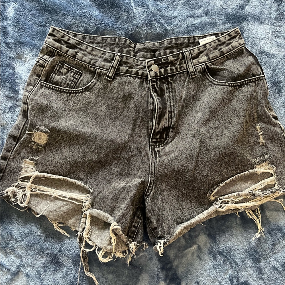 SHEIN (1XL) dark wash shorts. Fits like size 16/18